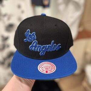 SOLD Mitchell & Ness SnapBack — Los Angeles